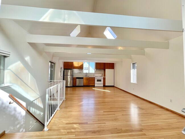 Building Photo - Bernal Heights 2Br House with Skylights, V...
