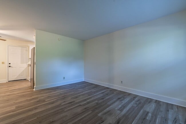 Building Photo - 123 Pecan St