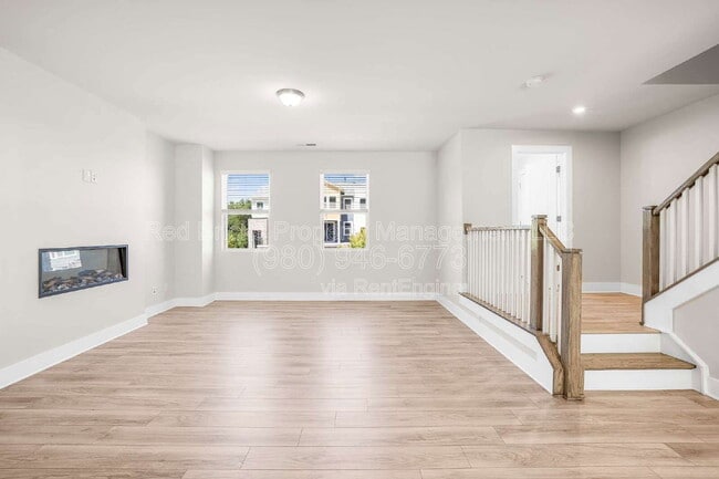 Building Photo - 2837 Ensemble Ct