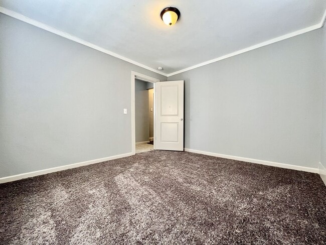 Building Photo - Delaware 81-PLACEMENT Procedure (income restricted)