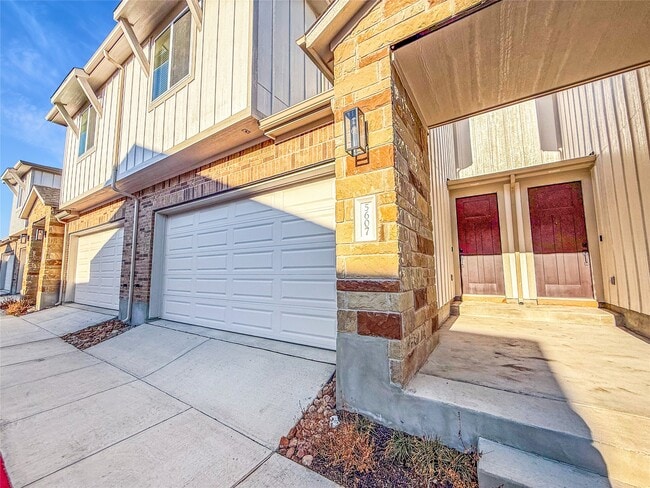 Building Photo - 5607 Mobeetie Lp