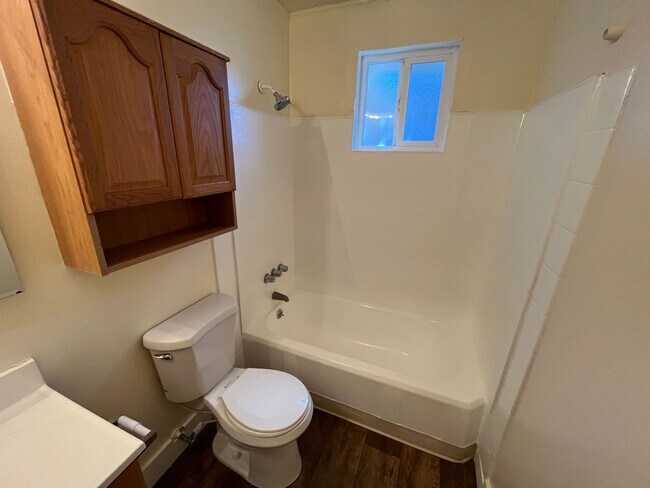 Building Photo - Great Student Housing.  3bd (Has been converted to 4 bedroom in past) 3bath house a block and a h...