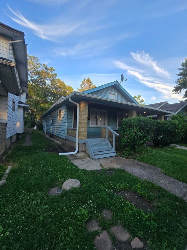 Building Photo - 35 N Bradley Ave