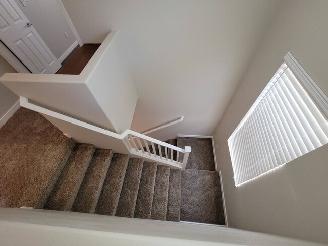 Building Photo - Immaculate 3 Bedroom Home in a Gated Commu...