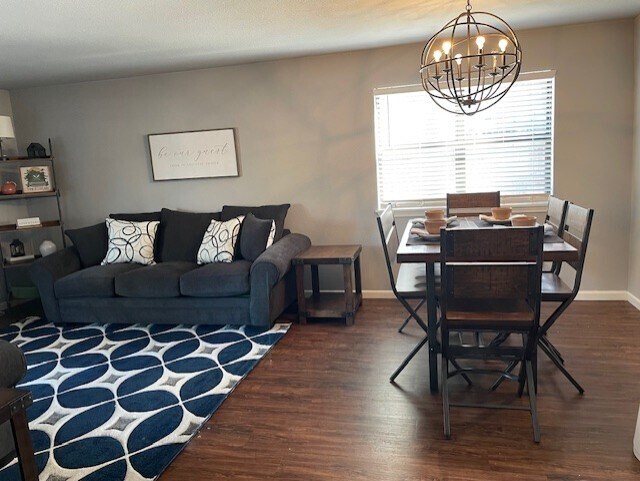 Building Photo - 2300 Oakwood Ave