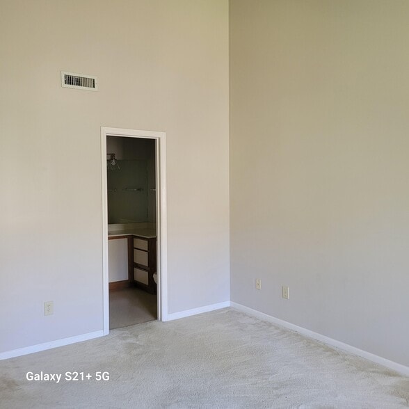 Master Bathroom - 14 Willow Tree Run