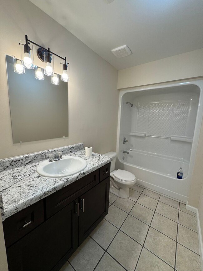 Building Photo - 110-112 Lyons Dr NW