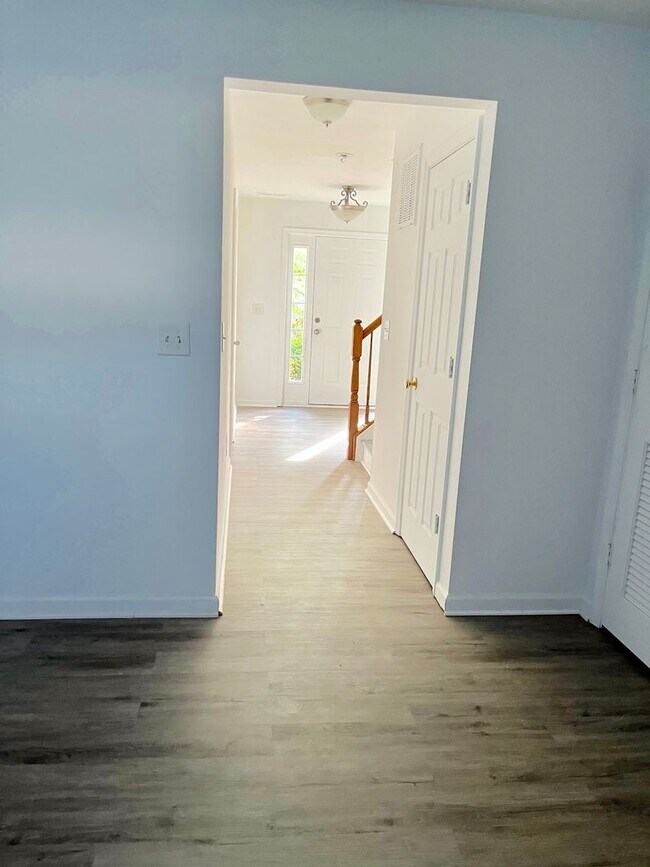 Building Photo - Gorgeous Spotsylvania Townhouse