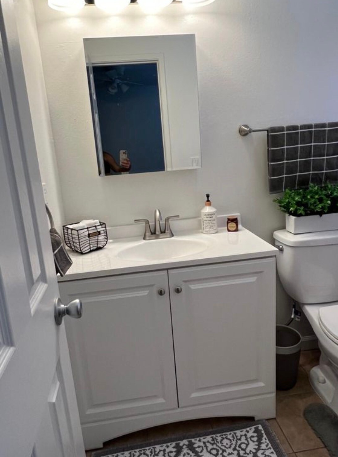 Primary bathroom - 4475 Dale Ave