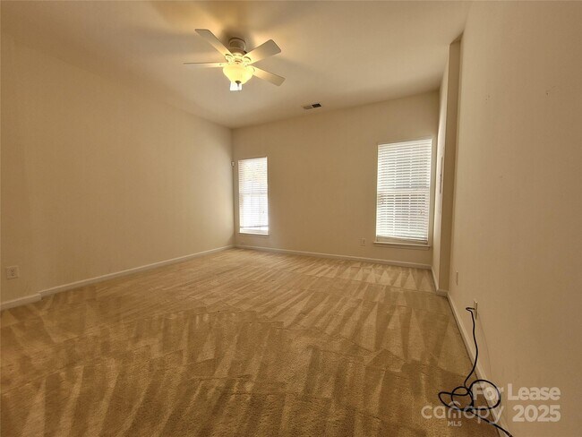 Building Photo - 120 N Arcadian Way