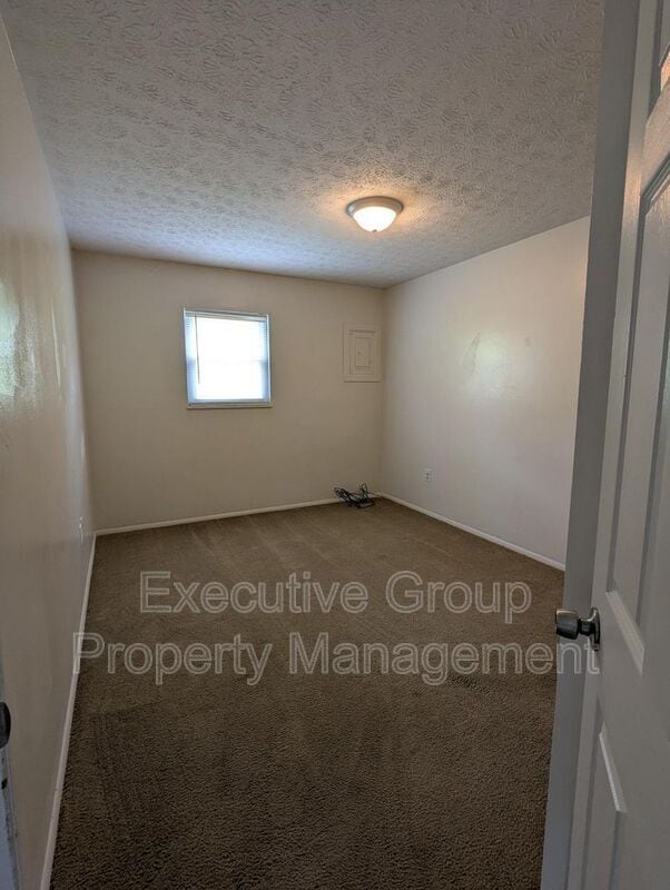 Building Photo - 1190 Lois Ln