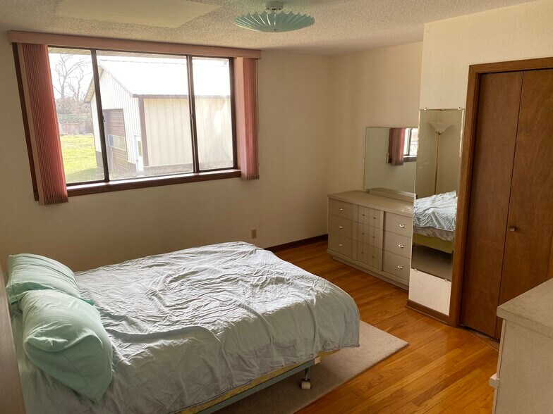 Bedroom 2 - 5175 50th Ave