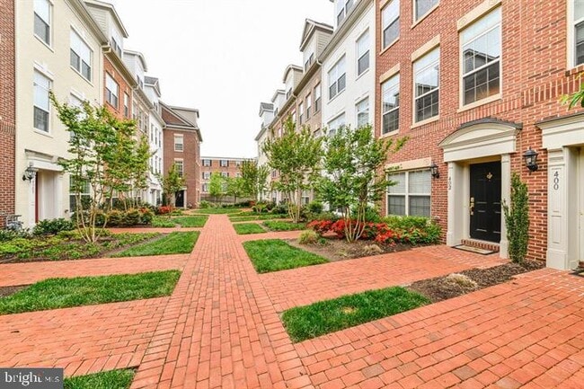 Building Photo - 402 N Thomas St