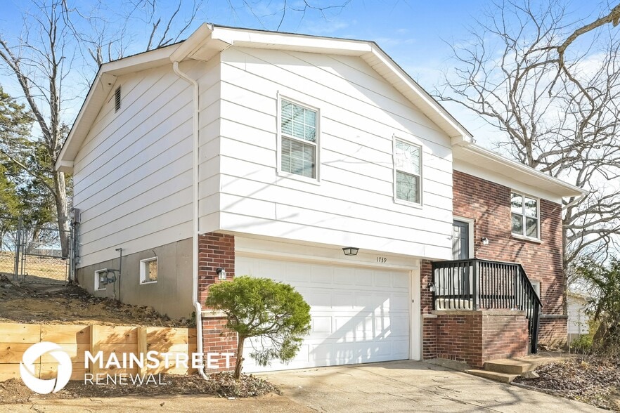Building Photo - 1739 Hilltop Ln