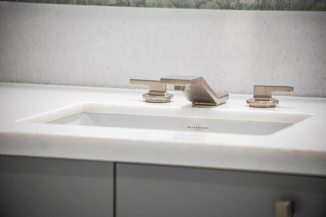 Building Photo - 6587 N Palmeraie Blvd