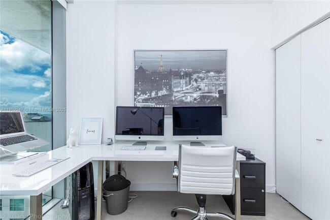 Building Photo - 690 SW 1st Ct