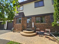 Building Photo - 23W434 Greenbriar Dr