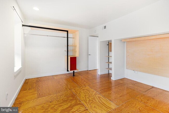 Building Photo - 1301 N 6th St