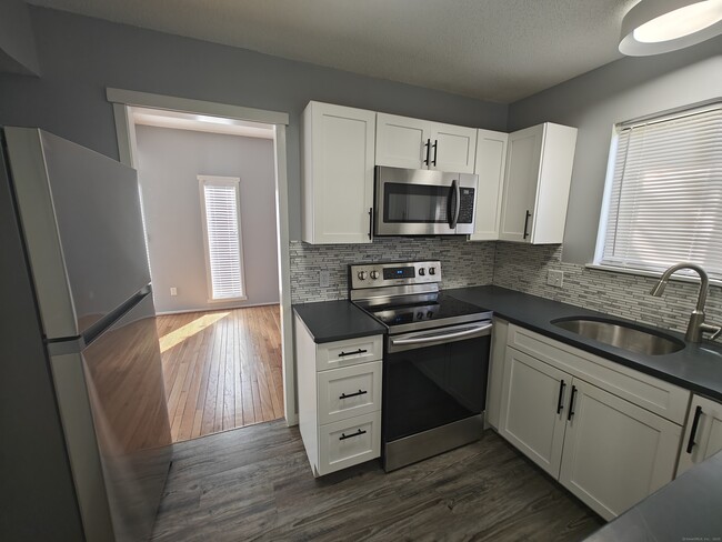 Building Photo - 351 Heritage Vlg