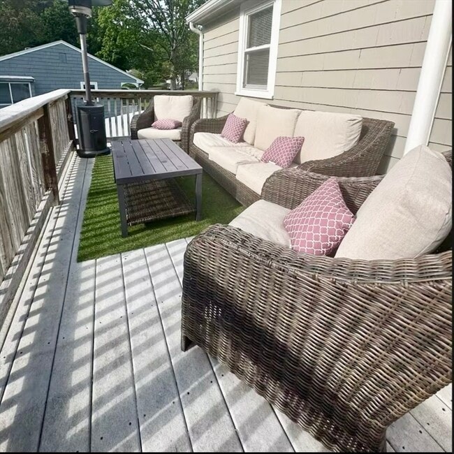 Building Photo - 29 Fresh Pond Cir