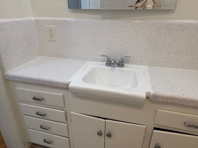 Building Photo - 215 S Baldwin Ave