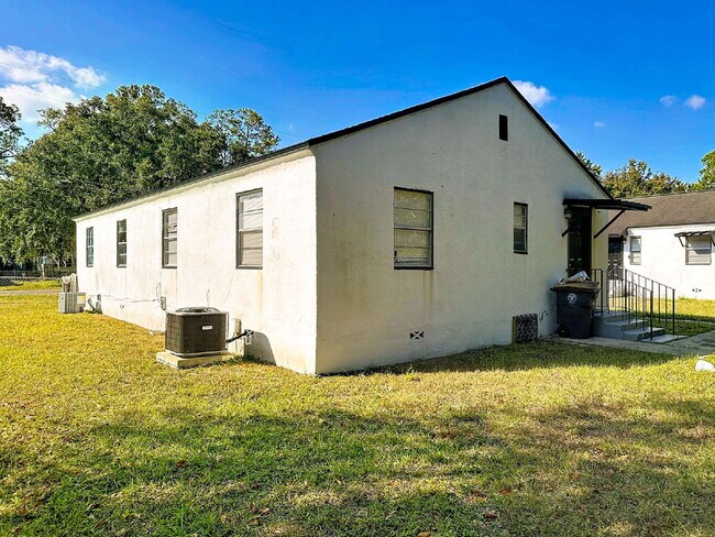 Building Photo - 6377 Lamar Dr