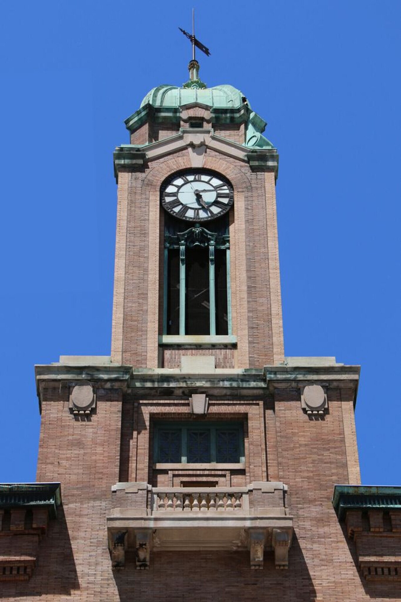 Building Photo - 260 E Main St