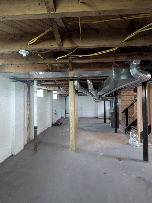 Building Photo - 18116 Bloom St