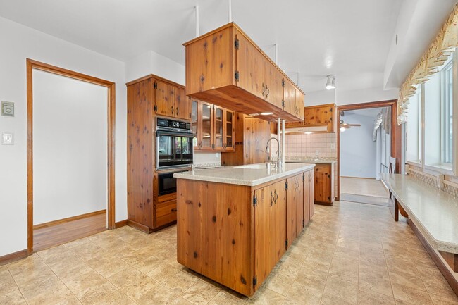 Building Photo - Charming 3 Bedroom 2 Bathroom Home in La M...