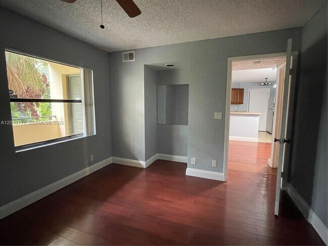 Building Photo - 9999 Summerbreeze Dr