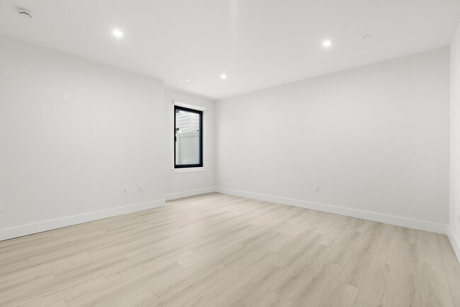Building Photo - 4525 Bergenwood Ave