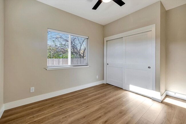 Building Photo - NEWER 2 BED, 1 BATH HOME WITH HUGE YARD AND ENCLOSED DRIVEWAY