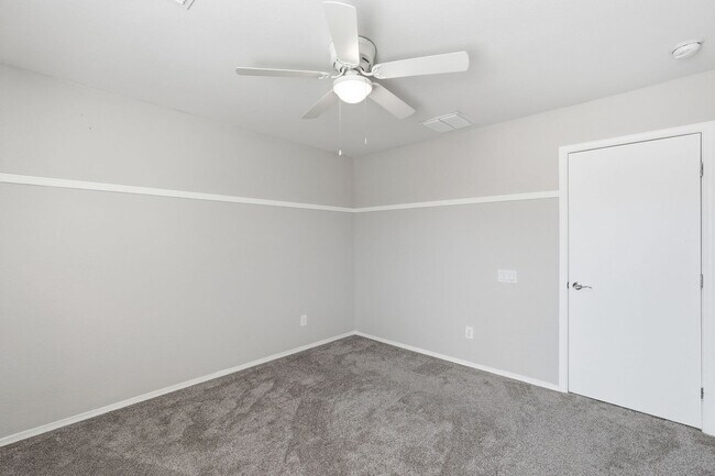 Building Photo - Spacious 4 Bedroom 2 Bath In Peoria with Pool and Sports Court