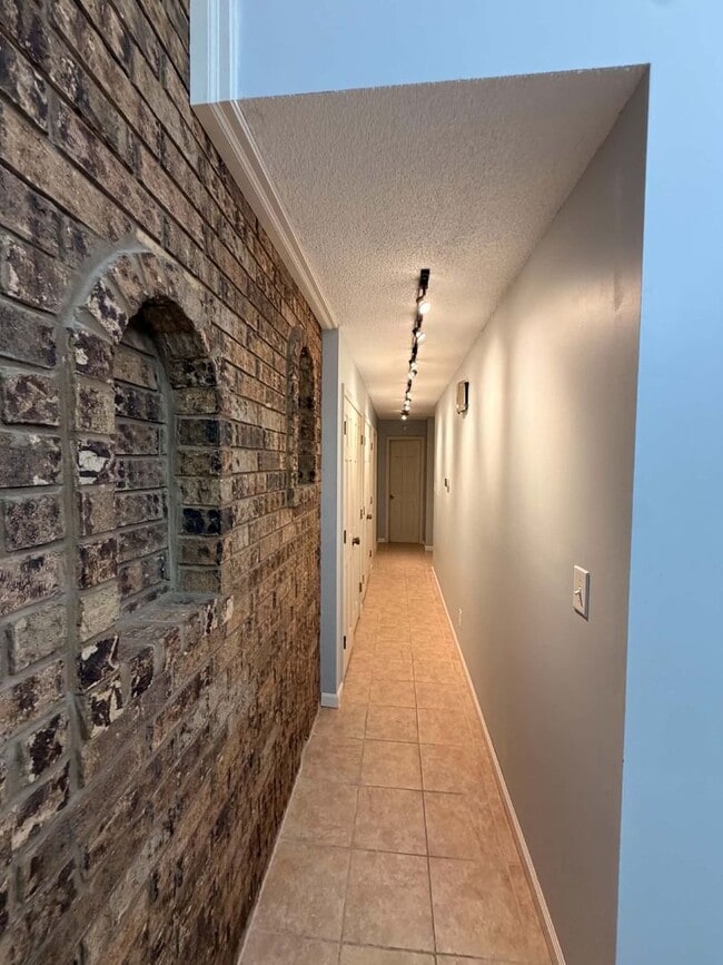 Building Photo - 4427 Edgewood Cir