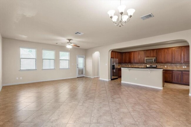 Building Photo - 2041 Livonia Dr