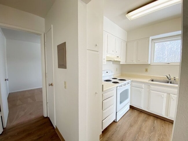 Building Photo - 3909 Malaspina Cir