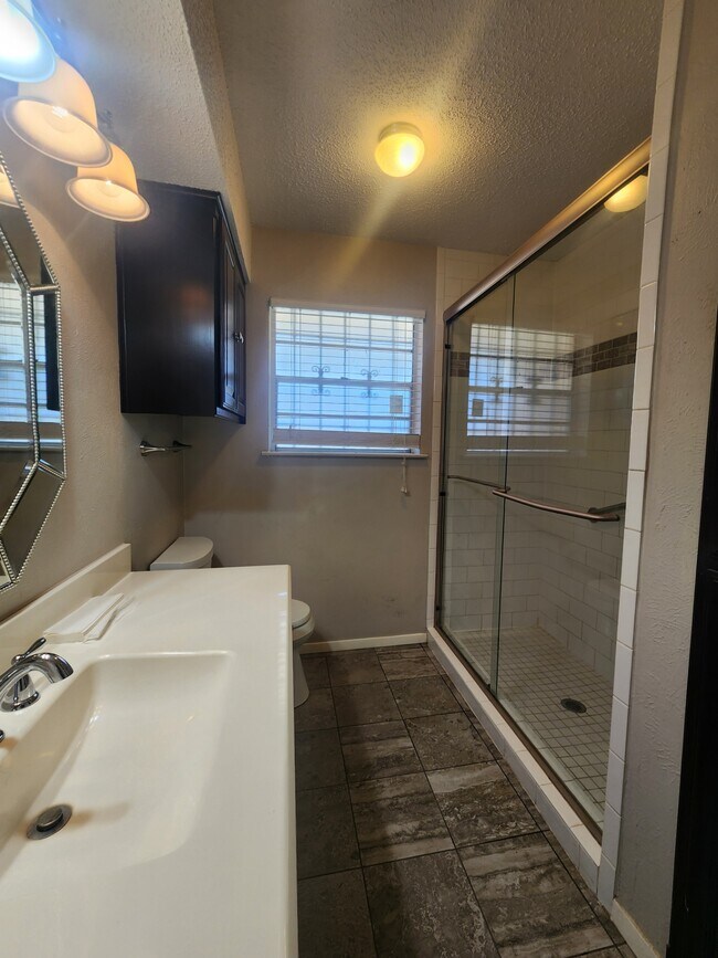 Building Photo - 2425 Kristen Dr