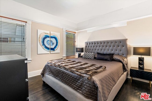 Building Photo - 607 N Gramercy Pl