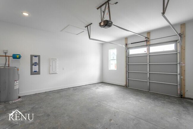 Building Photo - 5365 Lynnland Terrace