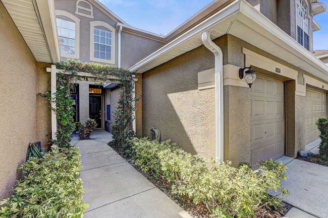 Building Photo - Spacious New Tampa 2 Bedroom, 2.5 Bath Tow...