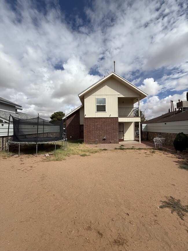 Building Photo - 12008 Castle Woods Dr