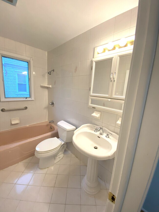 Building Photo - 82 Bergen Ave