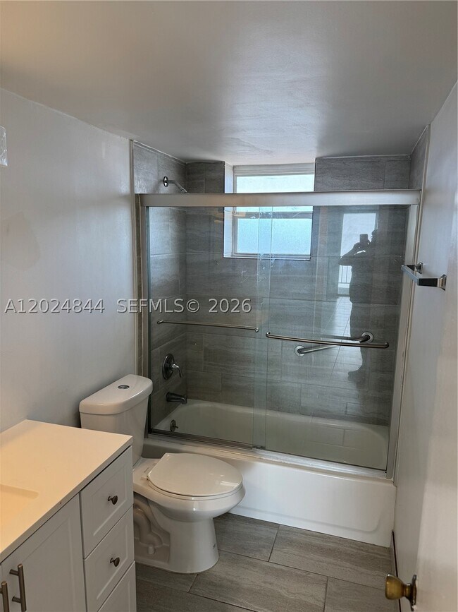 Building Photo - 907 N Miami Beach Blvd