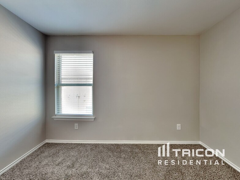 Building Photo - 821 Alton Dr