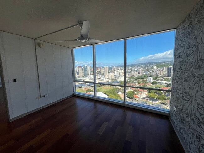 Building Photo - Moana Pacific, High rise 44th floor spacious 1 bedroom/1 bathroom