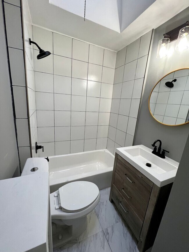 Building Photo - Beautifully Renovated 3-Bedroom Townhouse ...