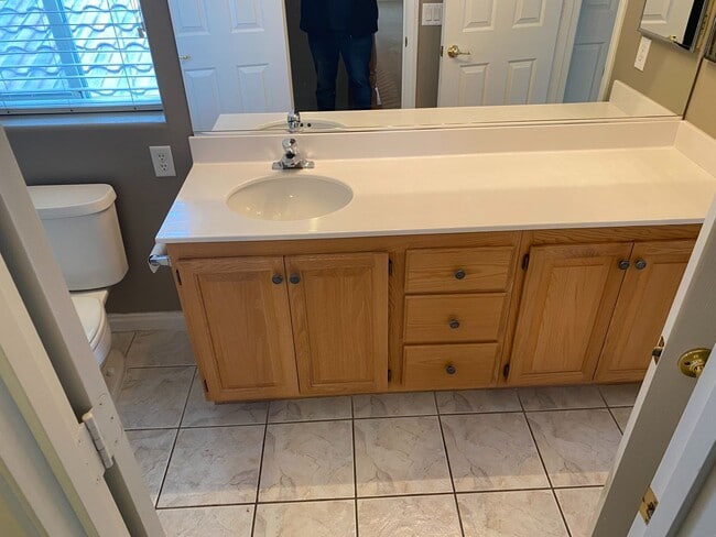 Building Photo - Gorgeous home close to Lake Sahara!