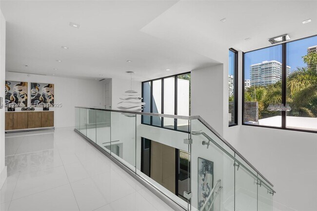 Building Photo - 124 Park Dr