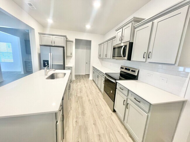 Building Photo - Paired Home 3br 2.5ba minutes from I-77 and I-40 Tour today!