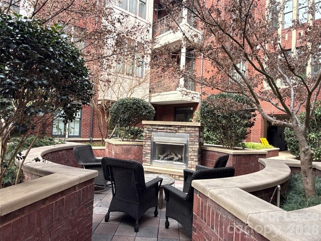 Building Photo - 2810 Selwyn Ave